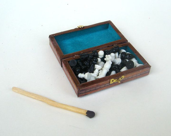 Miniature chess set